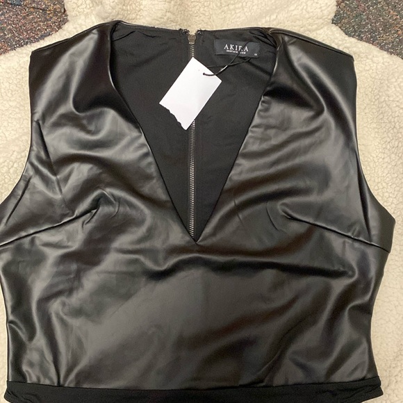 AKIRA Black V-Neck Bodysuit - Picture 3 of 6